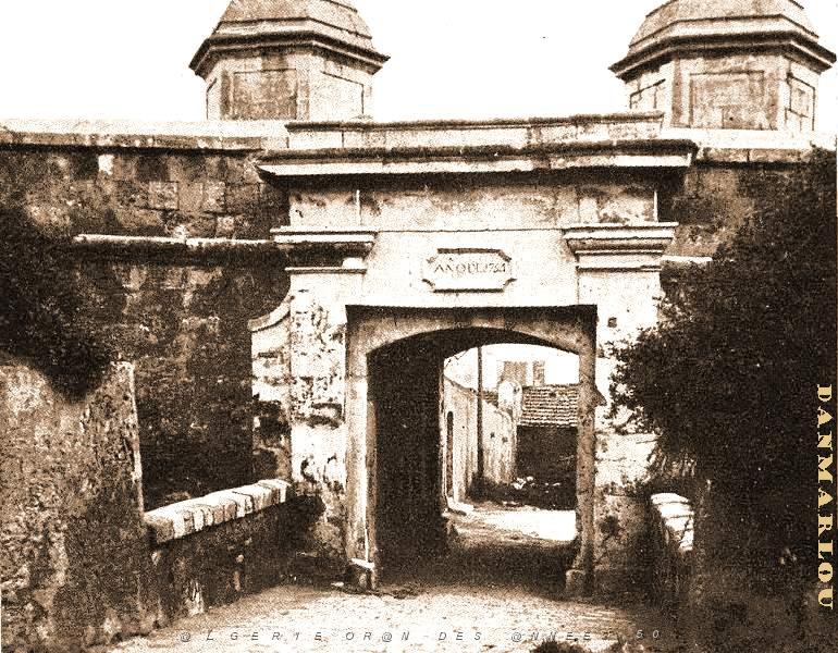 H 037 - Porte du Santon.JPG